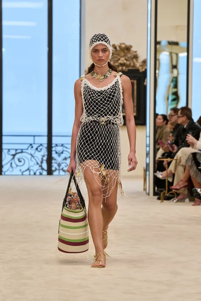 Look 60